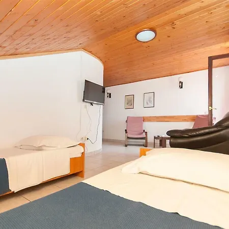 Apartamento And Danijel *